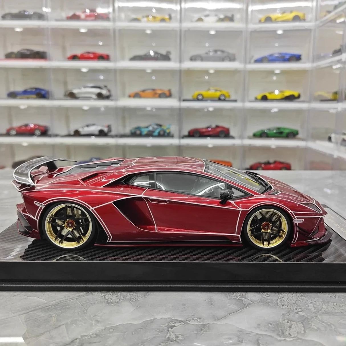 Ultra Unique Lamborghini 2015 Aventador LP750-4 SV rood 1:18 – Collectible resin Model resin
