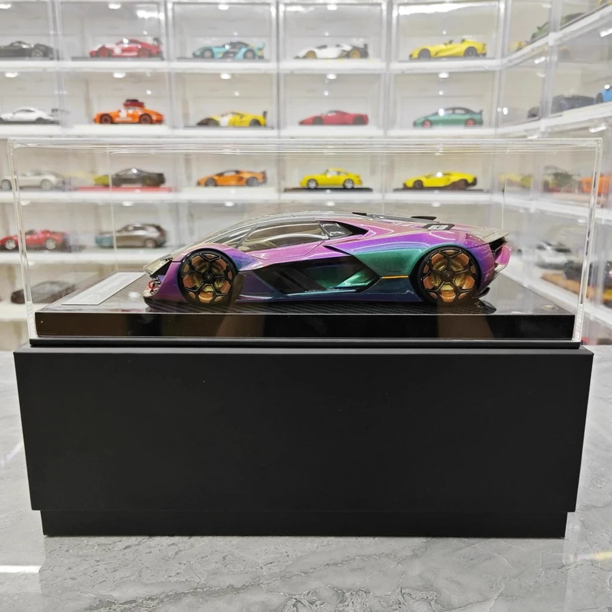 Ultra Unique Lamborghini 2017 Terzo Millennio Gradient 1:18 – Verzamelbare harsmodelresin