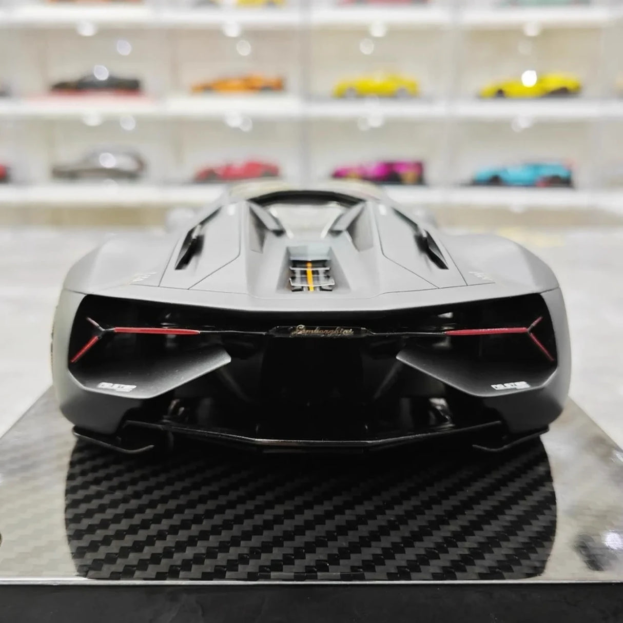 Ultra Unique Lamborghini 2017 Terzo Millennio Gray 1:18 – Verzamelbare resin modelresin