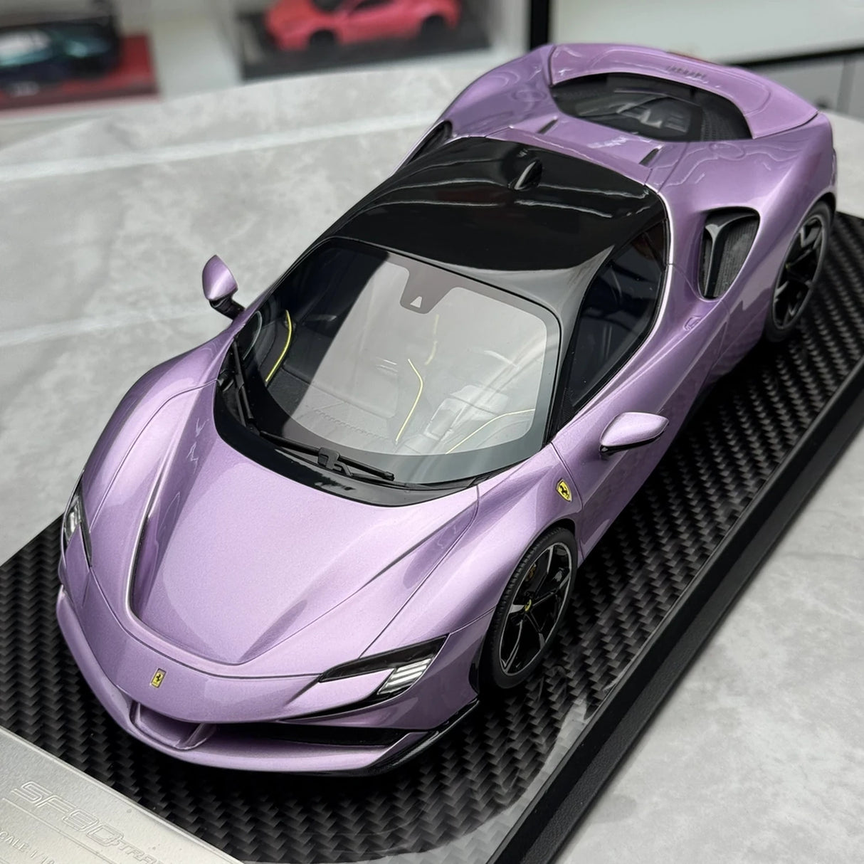 Art de véhicule Ferrari 2019 SF90 Stradale Purple 1:18 – Résine de modèle en résine à collectionner