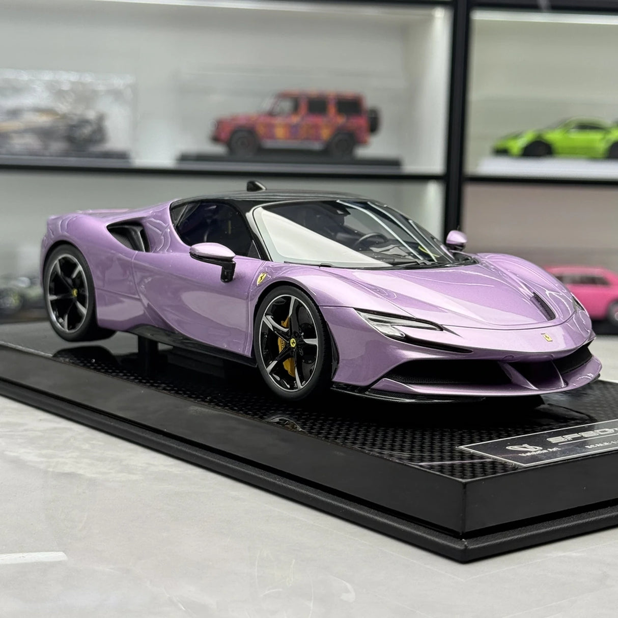 Art de véhicule Ferrari 2019 SF90 Stradale Purple 1:18 – Résine de modèle en résine à collectionner