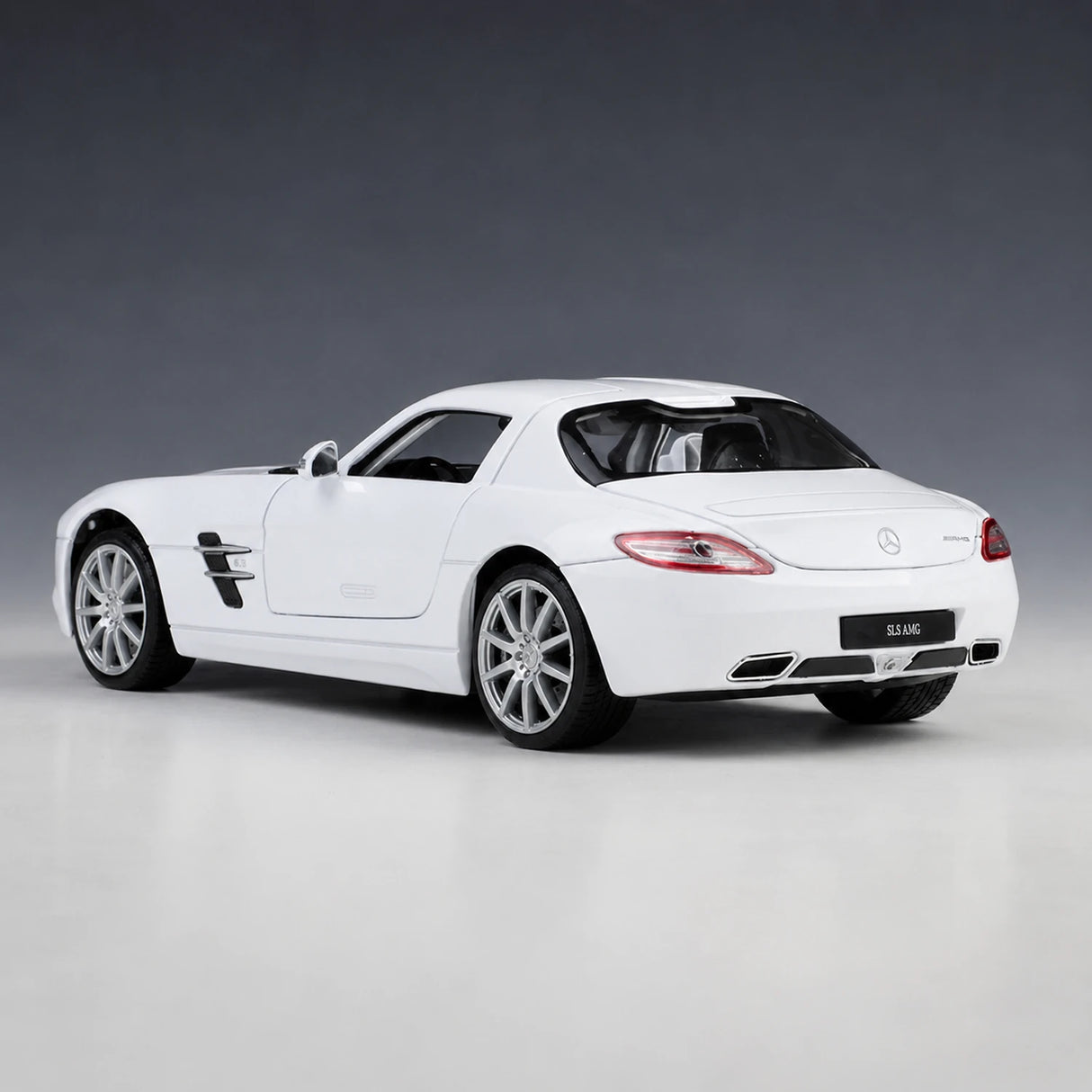 Welly Mercedes–AMG 2010 SLS weiße 1:24 – Druckguss-Display-Modell aus Druckguss