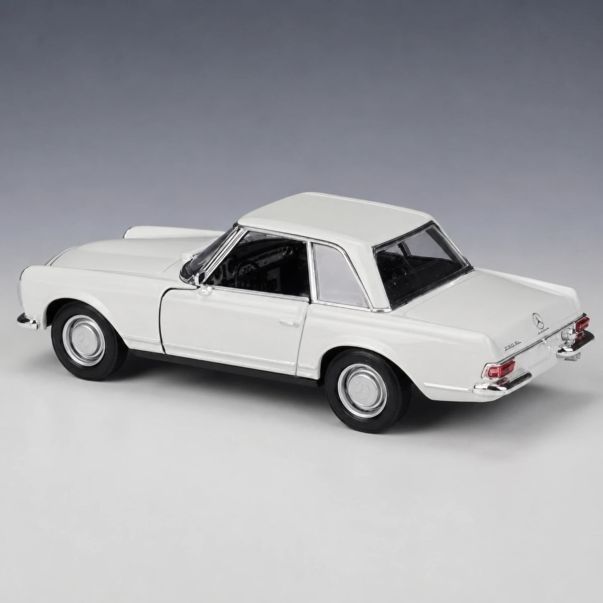 Welly Mercedes-Benz 1963 230SL White 1:24 – Valuvalettu näyttömalli