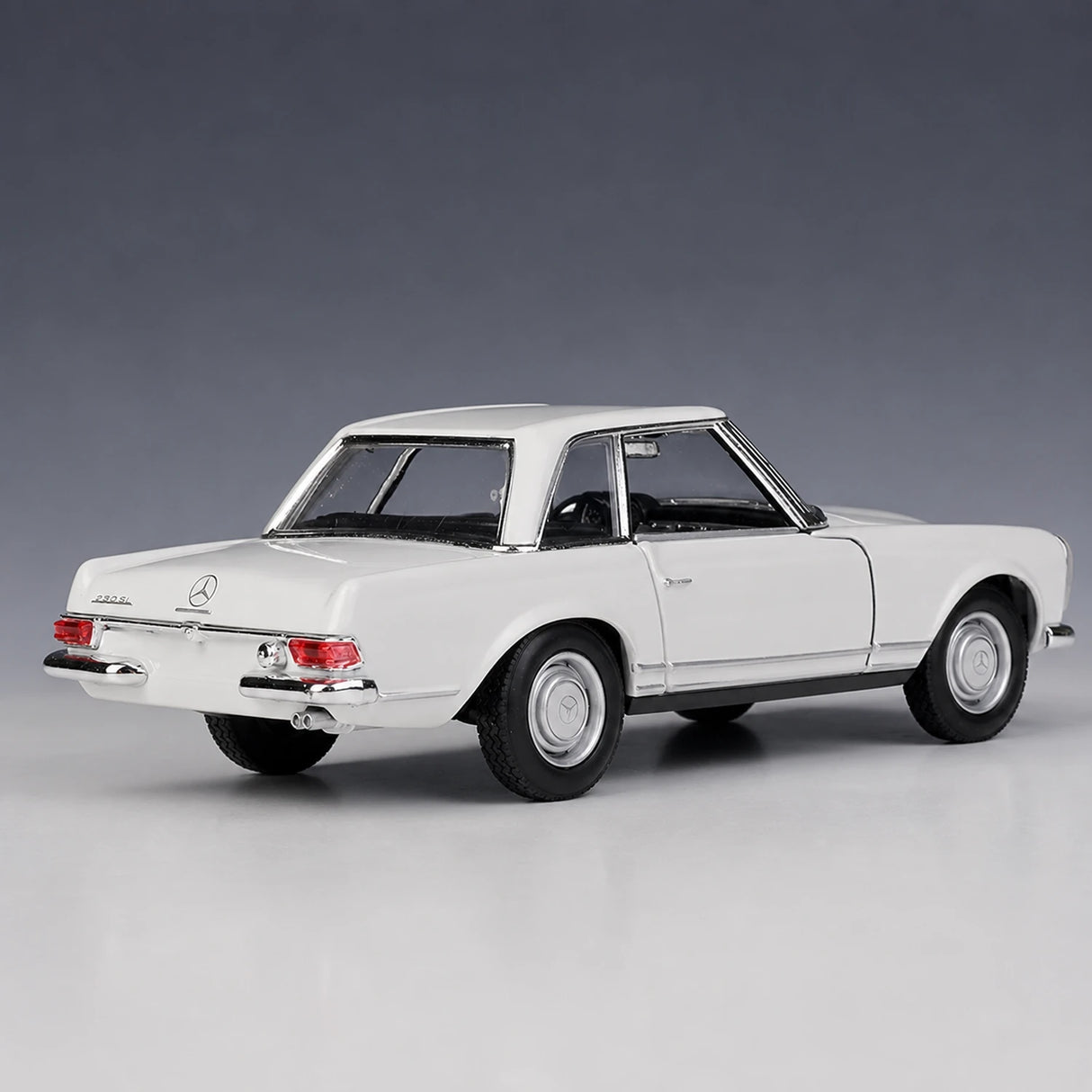 Welly Mercedes-Benz 1963 230SL White 1:24 – Valuvalettu näyttömalli