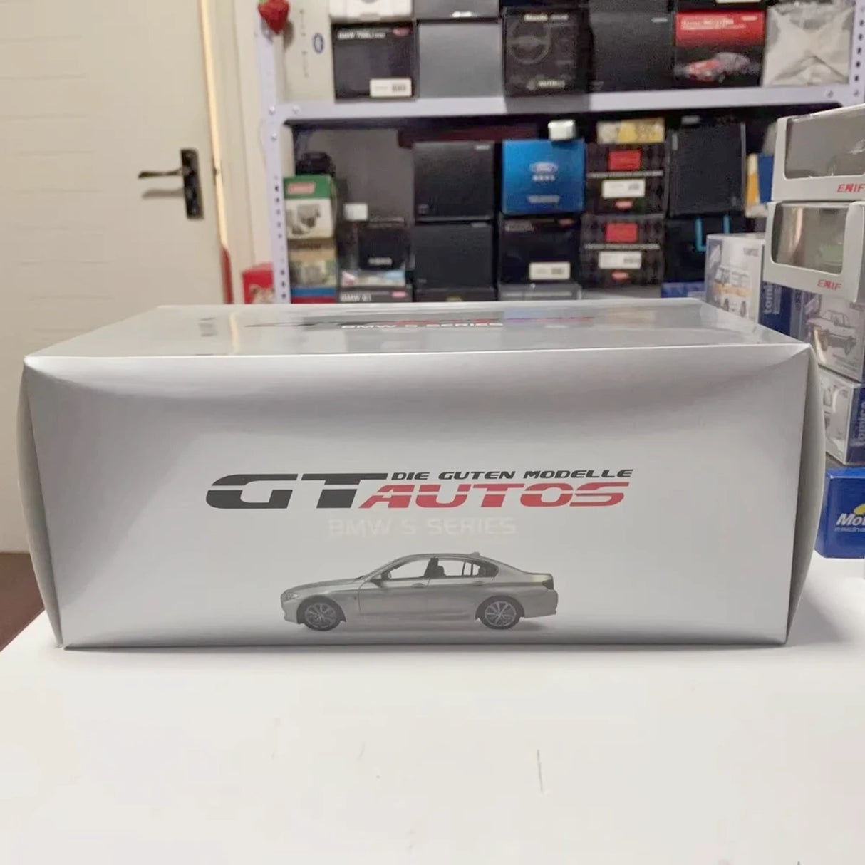 Welly BMW 2010 F10 535i أبيض 1:18 – نموذج عرض معدني مصبوب
