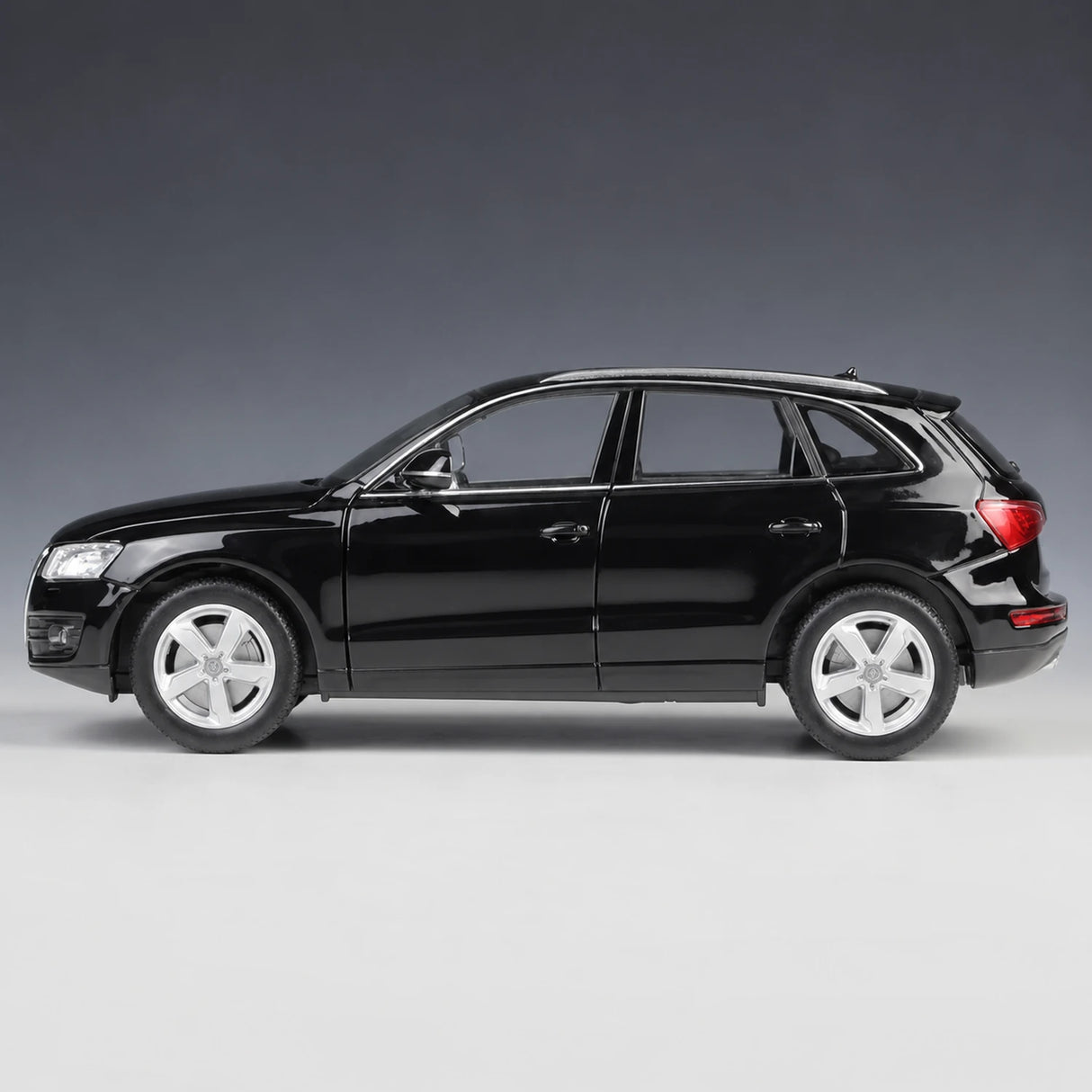 Welly Audi 2008 Q5 Black 1:24 – Diecast Display Model Die-Cast