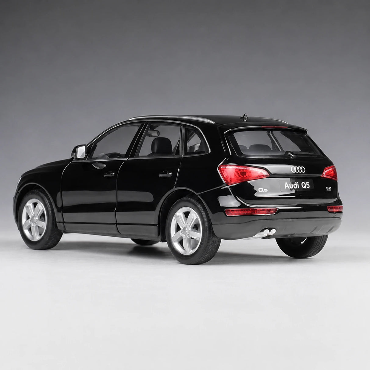 Welly Audi 2008 Q5 Black 1:24 – Diecast Display Model Die-Cast