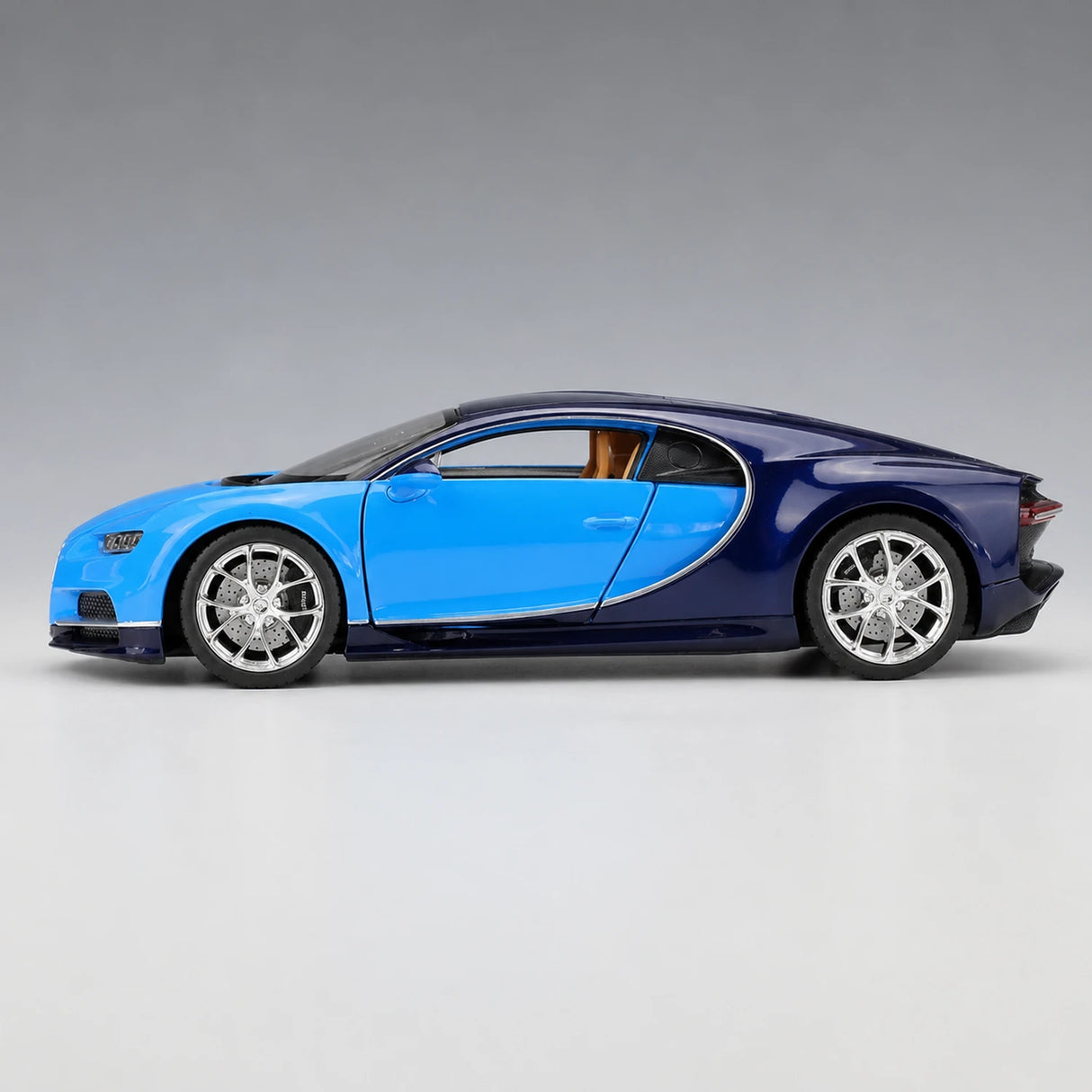 Welly Bugatti 2016 Chiron أزرق 1:24 – نموذج عرض معدني مصبوب