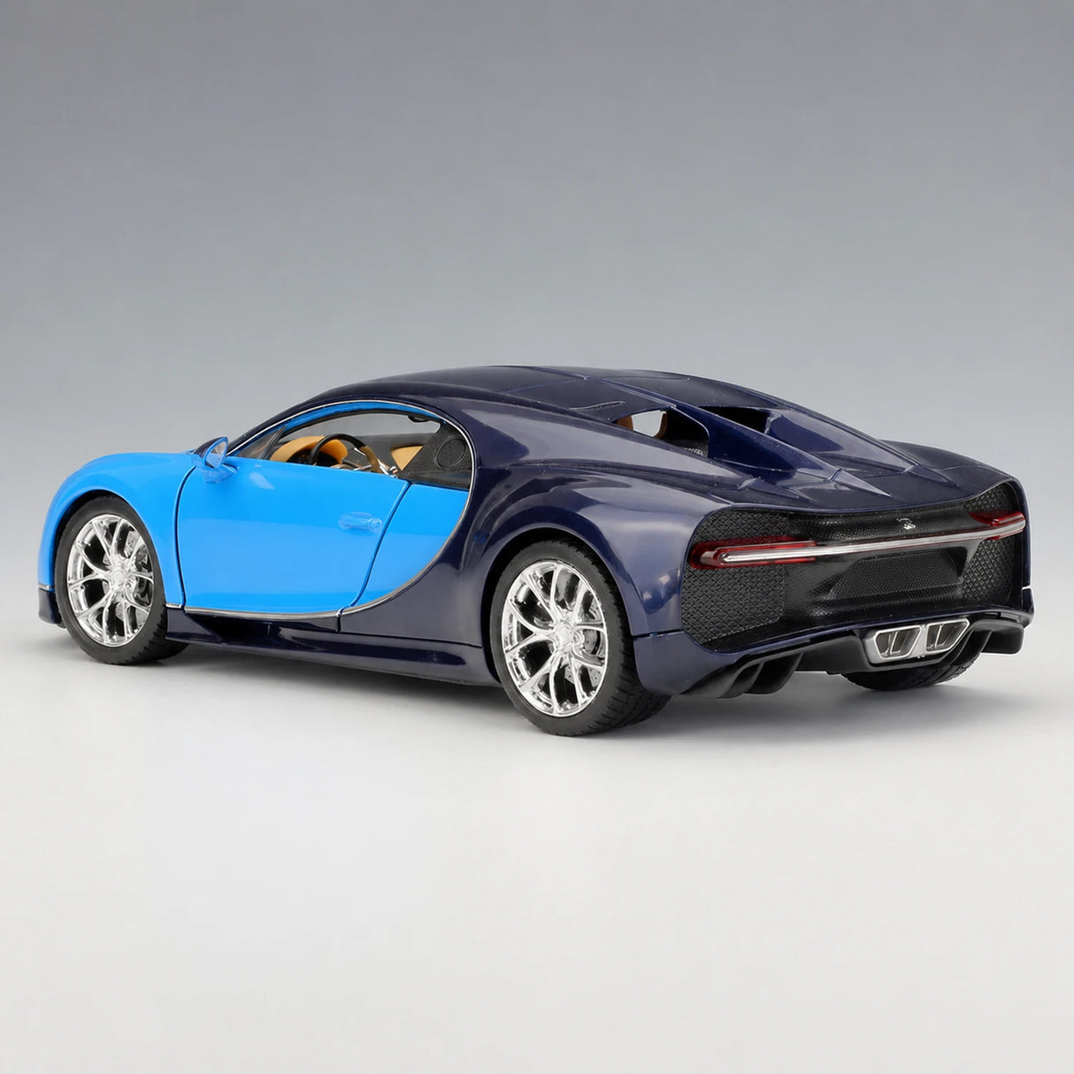 Welly Bugatti 2016 Chiron أزرق 1:24 – نموذج عرض معدني مصبوب