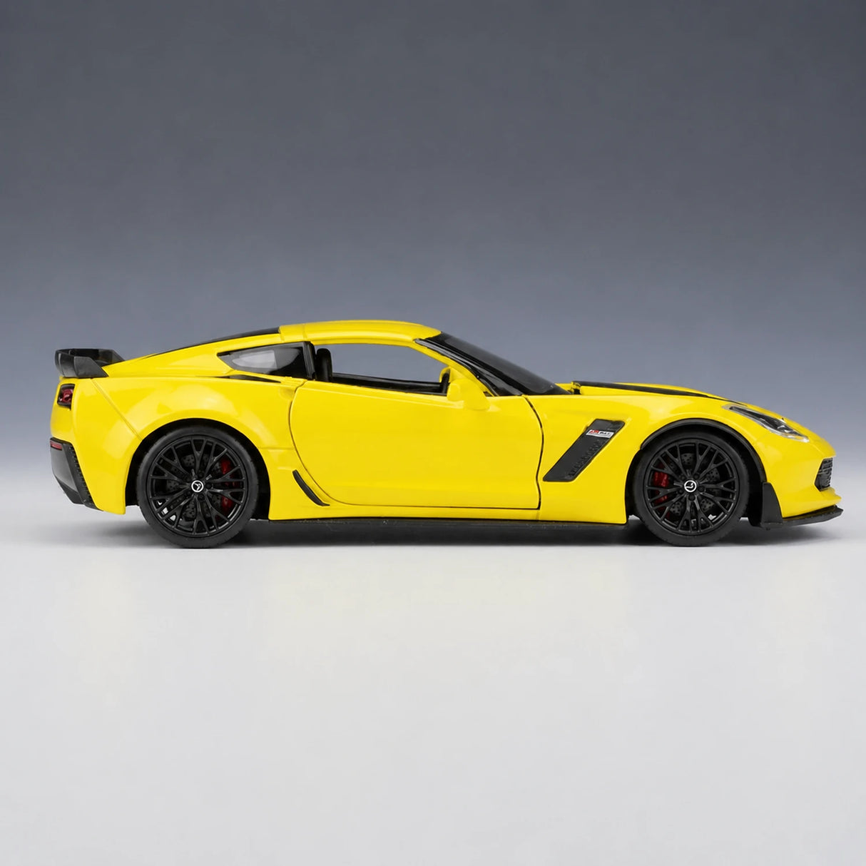 Welly Chevrolet 2017 Corvette Z06 Yellow 1:24 – Diecast Display Model Die-Cast