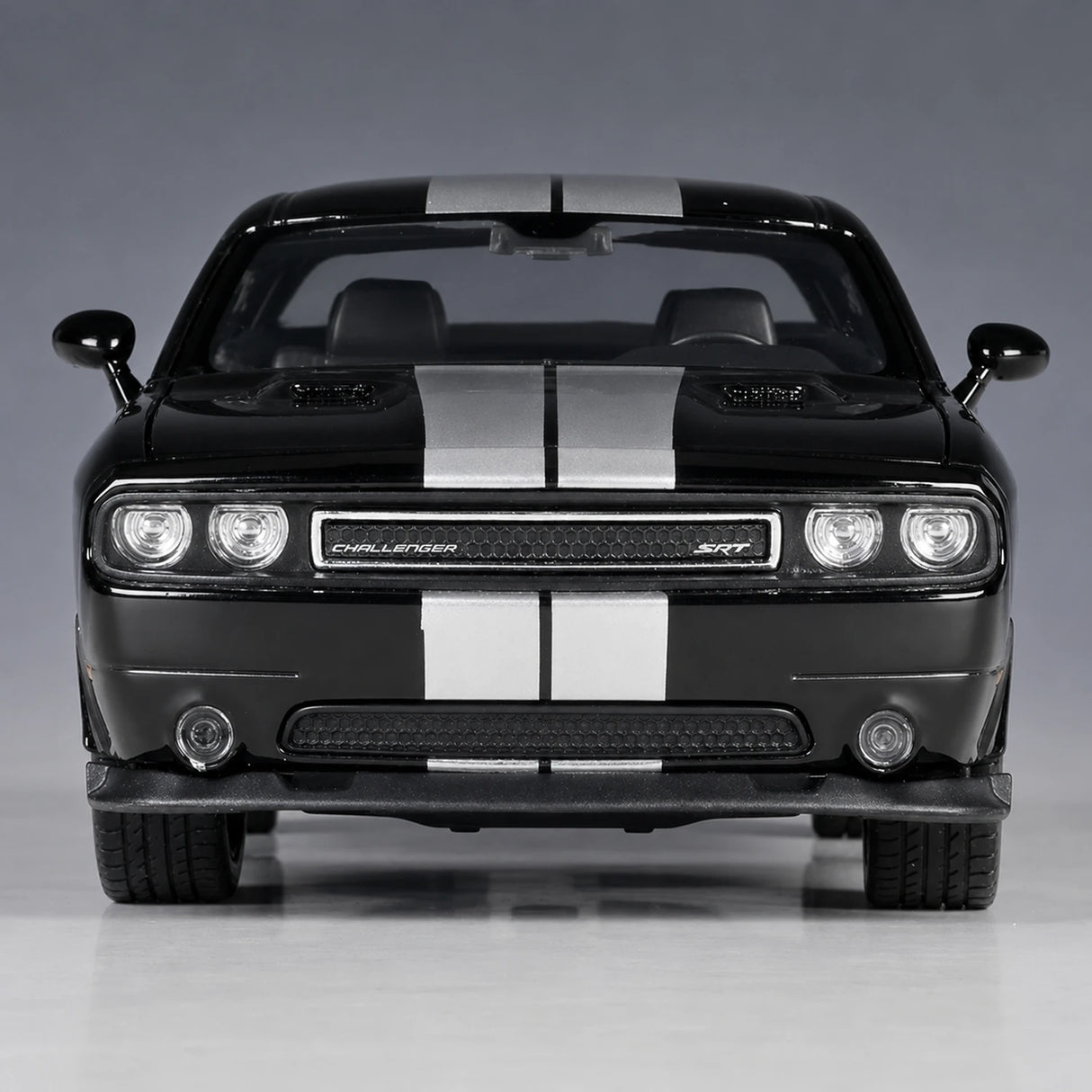 Welly Dodge 2012 Challenger SRT Glossy Black 1:24 – Diecast Display Model Die-Cast