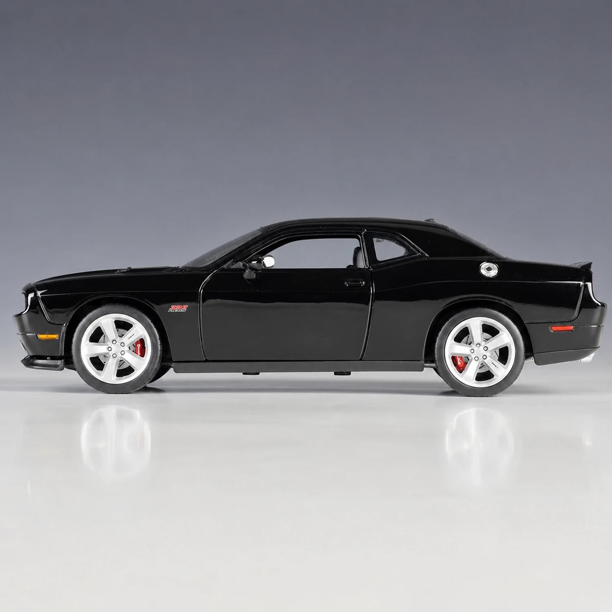 Welly Dodge 2012 Challenger SRT Glossy Black 1:24 – Diecast Display Model Die-Cast