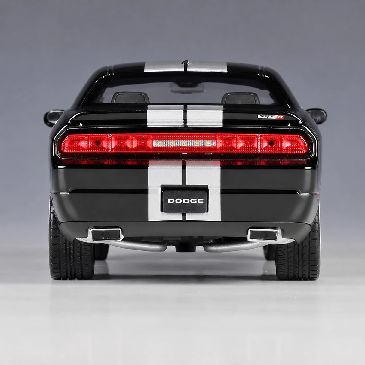 Welly Dodge 2012 Challenger SRT Glossy Black 1:24 – Diecast Display Model Die-Cast