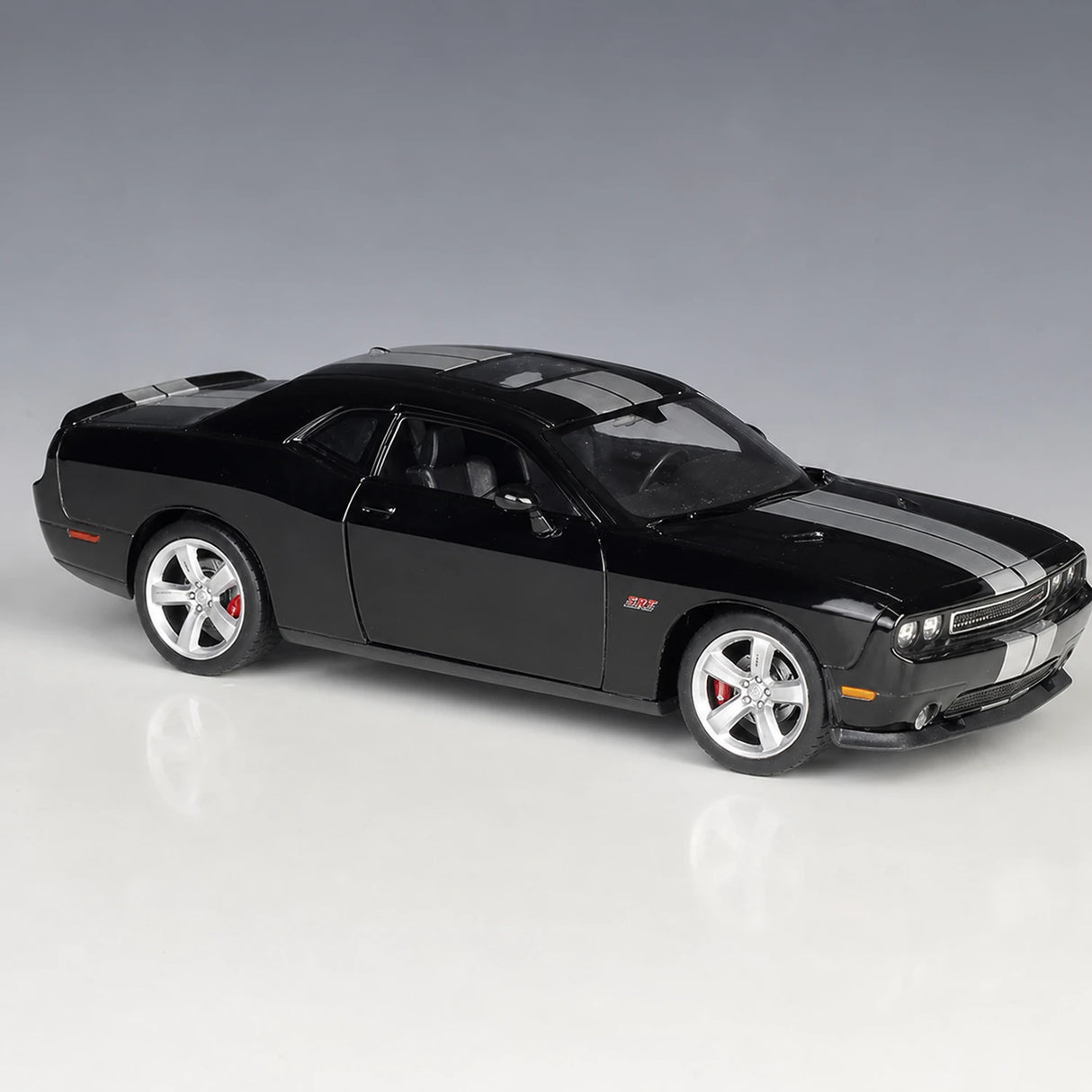 Welly Dodge 2012 Challenger SRT Glossy Black 1:24 – Diecast Display Model Die-Cast