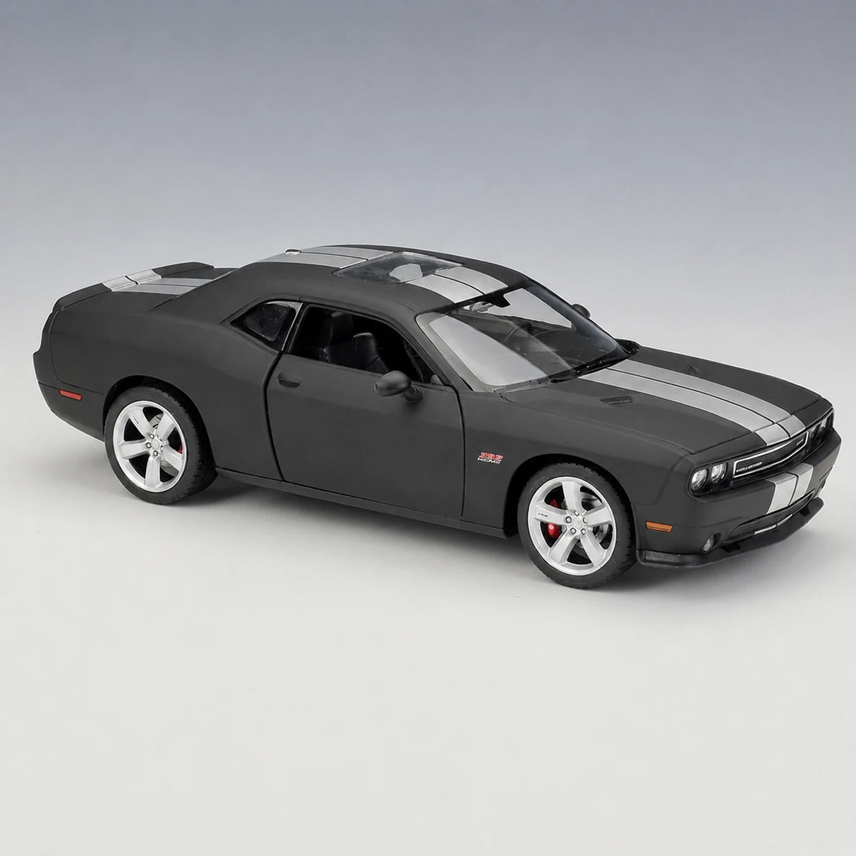 Welly Dodge 2012 Challenger SRT Matte Black 1:24 – Diecast Display Model Die-Cast