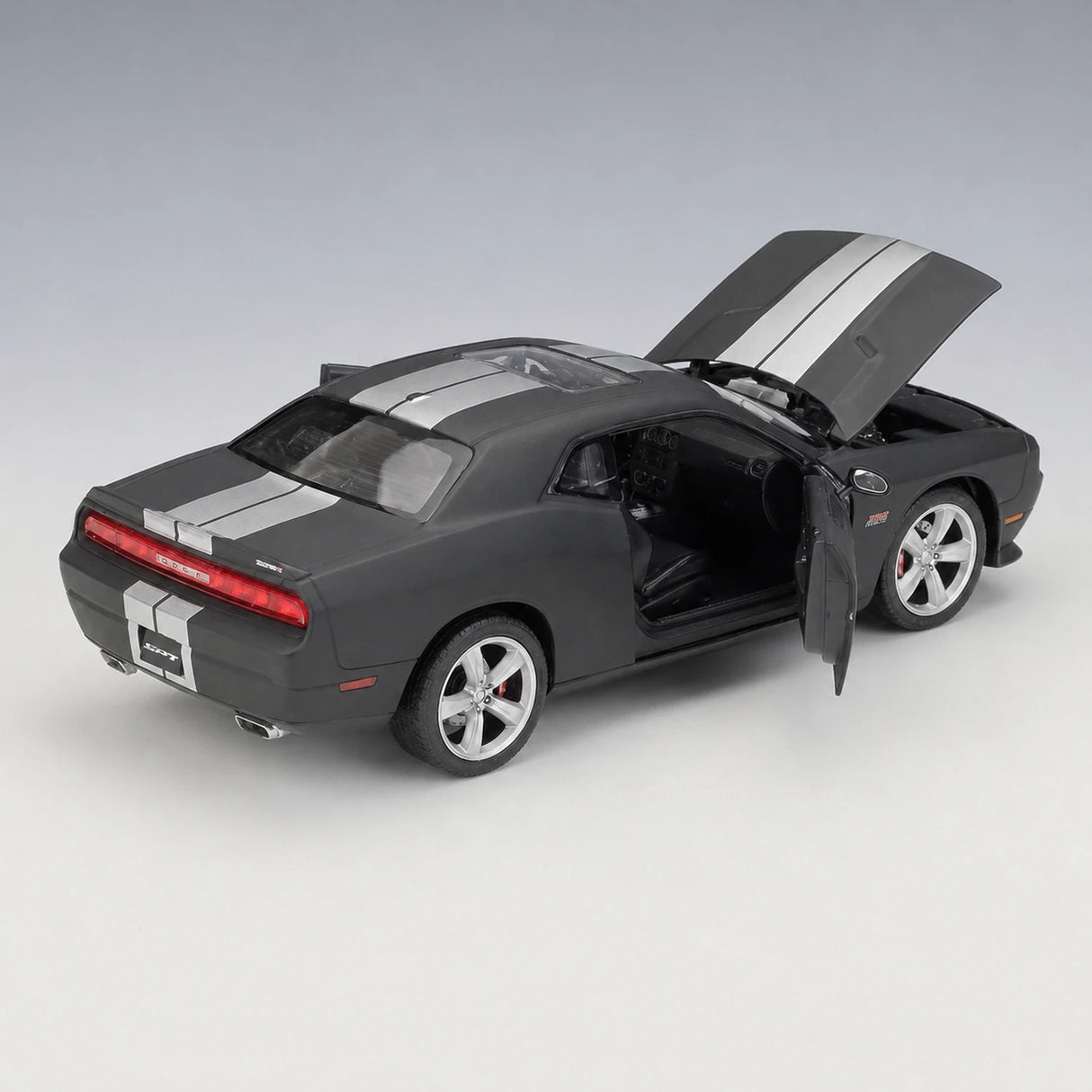 Welly Dodge 2012 Challenger SRT Matte Black 1:24 – Diecast Display Model Die-Cast