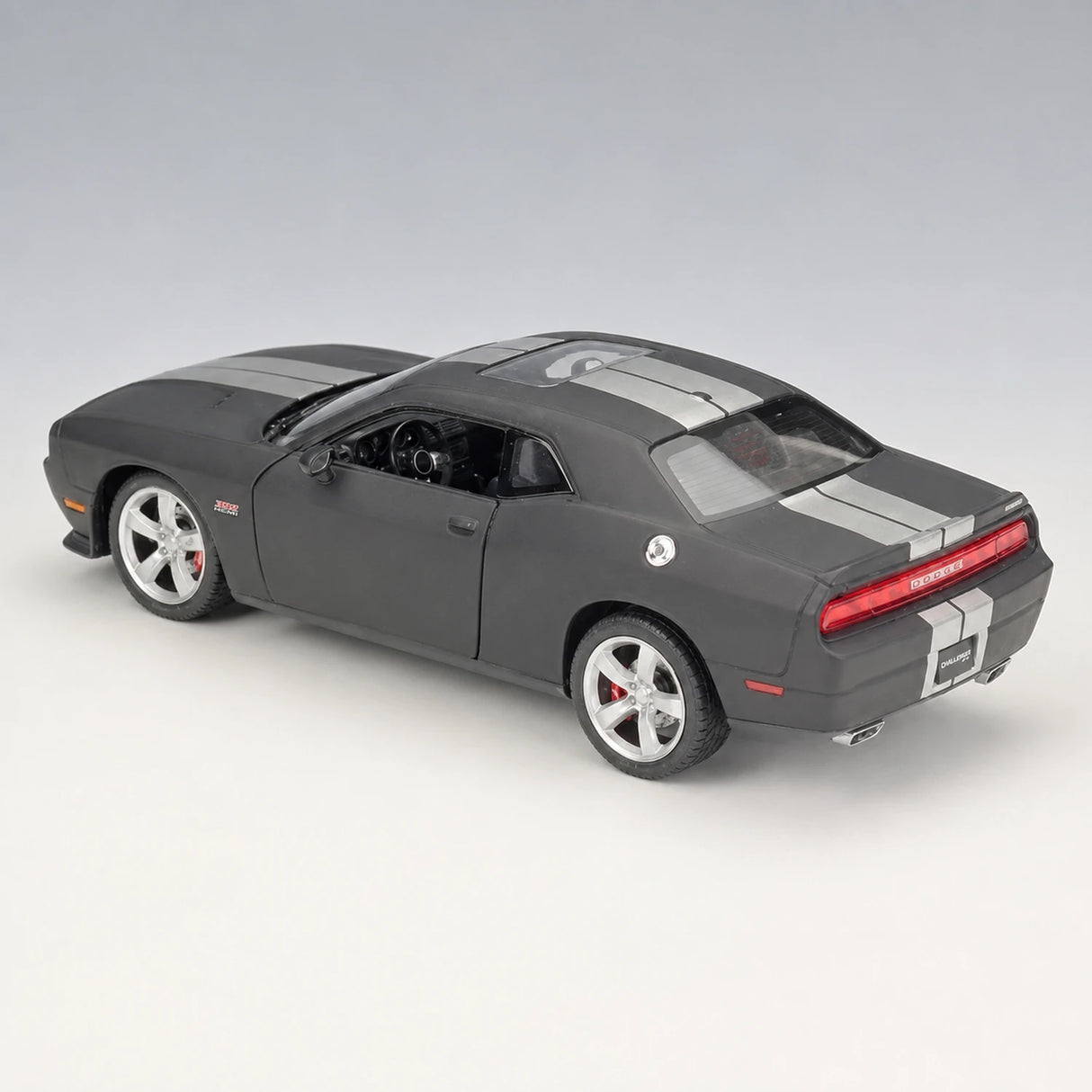 Welly Dodge 2012 Challenger SRT 1:24 nero opaco – Modello espositivo in metallo pressofuso