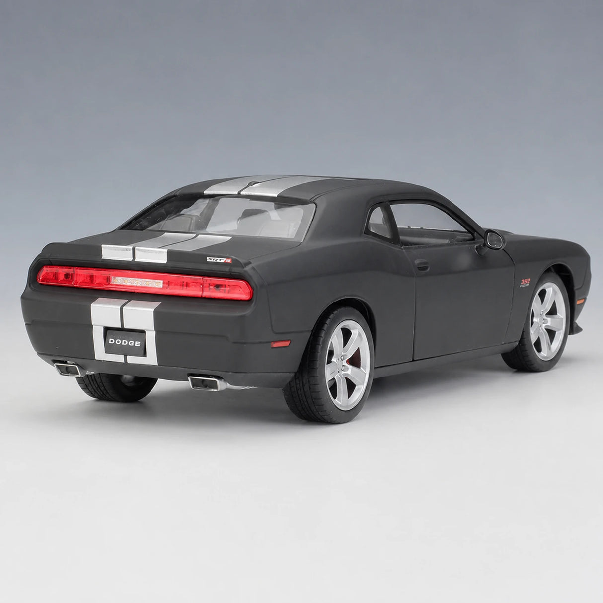 Welly Dodge 2012 Challenger SRT 1:24 nero opaco – Modello espositivo in metallo pressofuso