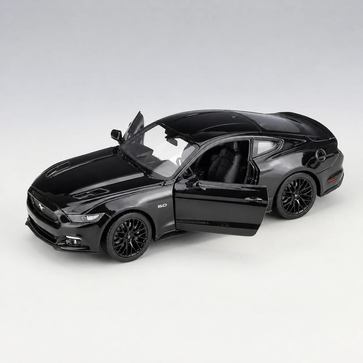 Welly Ford 2015 Mustang GT Glossy أسود 1:24 – نموذج عرض معدني مصبوب
