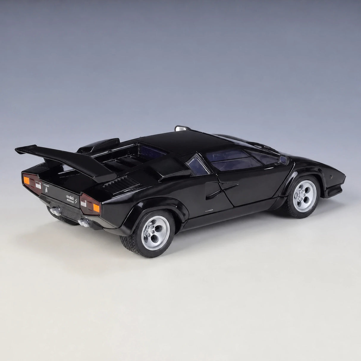 Welly Lamborghini 1974 Countach LP 5000 QV Black 1:24 – model wyświetlacza odlewanego