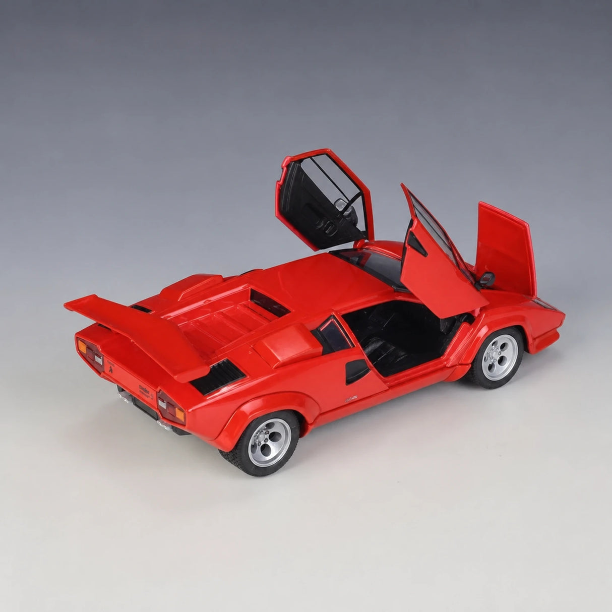 Welly Lamborghini 1974 Countach LP 5000 QV czerwony 1:24 – model wyświetlacza odlewany z odlewu