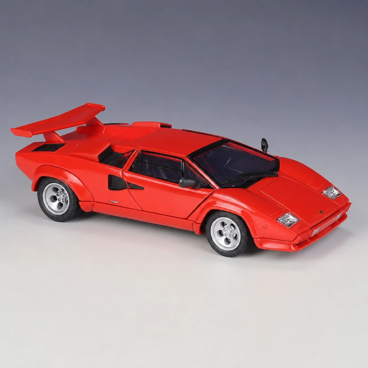 Welly Lamborghini 1974 Countach LP 5000 QV czerwony 1:24 – model wyświetlacza odlewany z odlewu