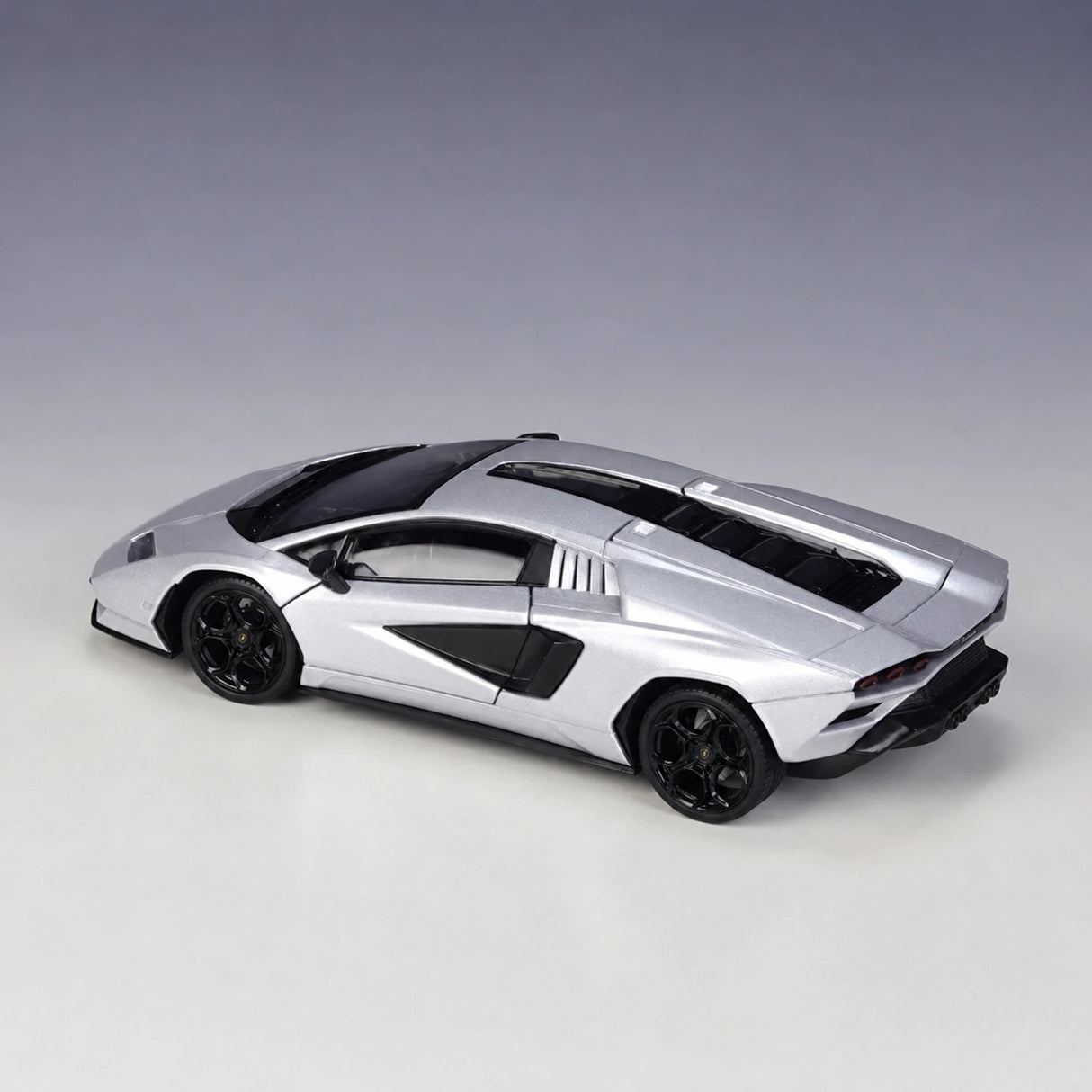 Welly Lamborghini 2022 Countach LPI800-4 Silver 1:24 – Diecast Display Model Die-Cast