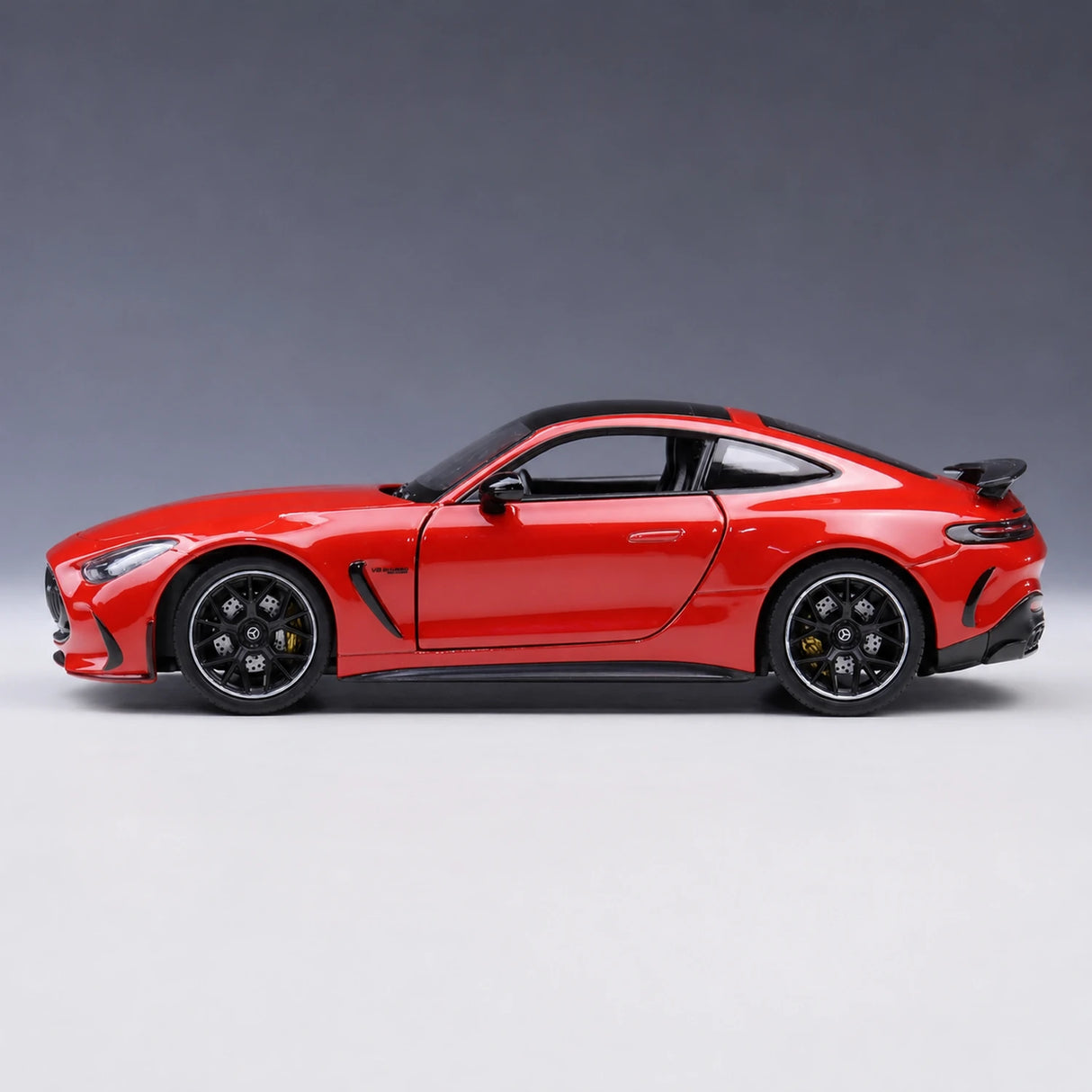 Welly Mercedes-Benz 2023 AMG GT63 Red 1:24 – Diecast Display Model Die-Cast