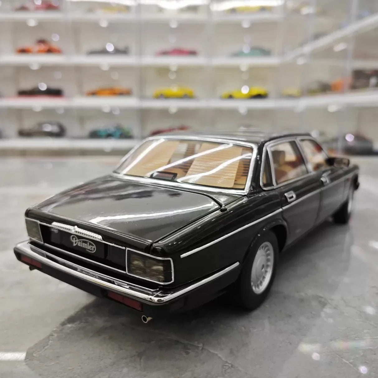 Almost Real Jaguar 1986 XJ40 Black 1:18 – Modelo de fundición a presión coleccionable