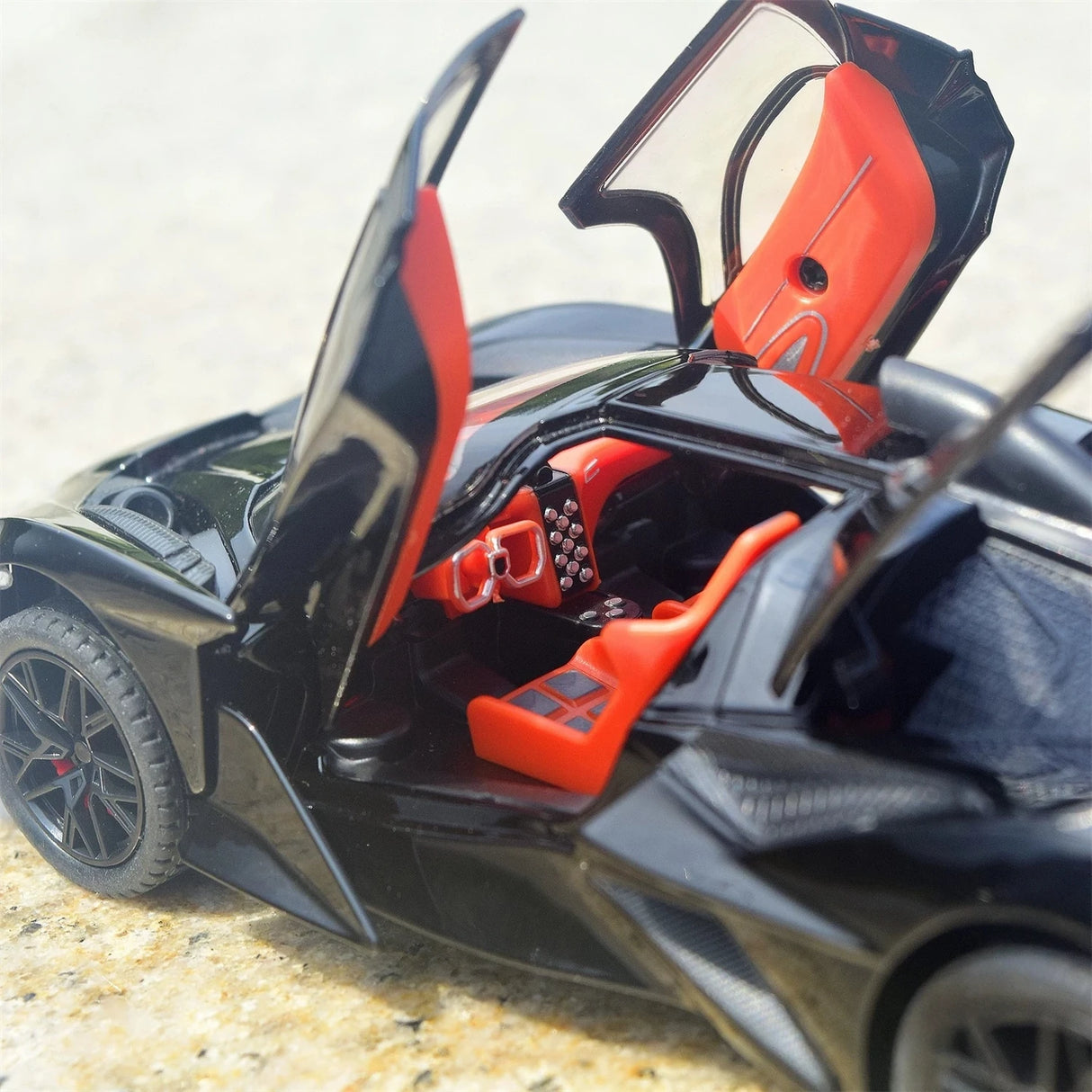 Apollo 2022 Project Evo zwart 1:24 – diecast displaymodel