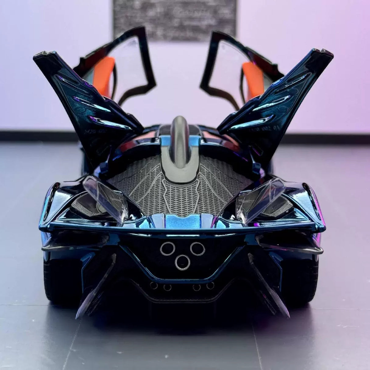 Apollo 2022 Project Evo Metallic blauw 1:24 – diecast displaymodel