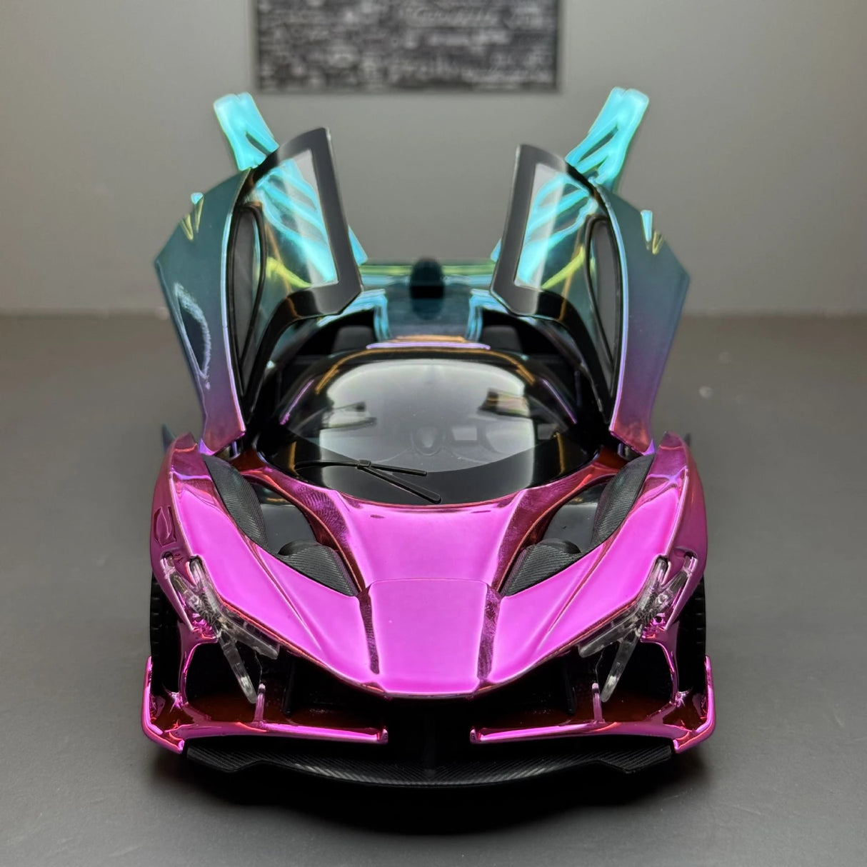 Apollo 2022 Project Evo roze Gradient 1:24 – diecast displaymodel