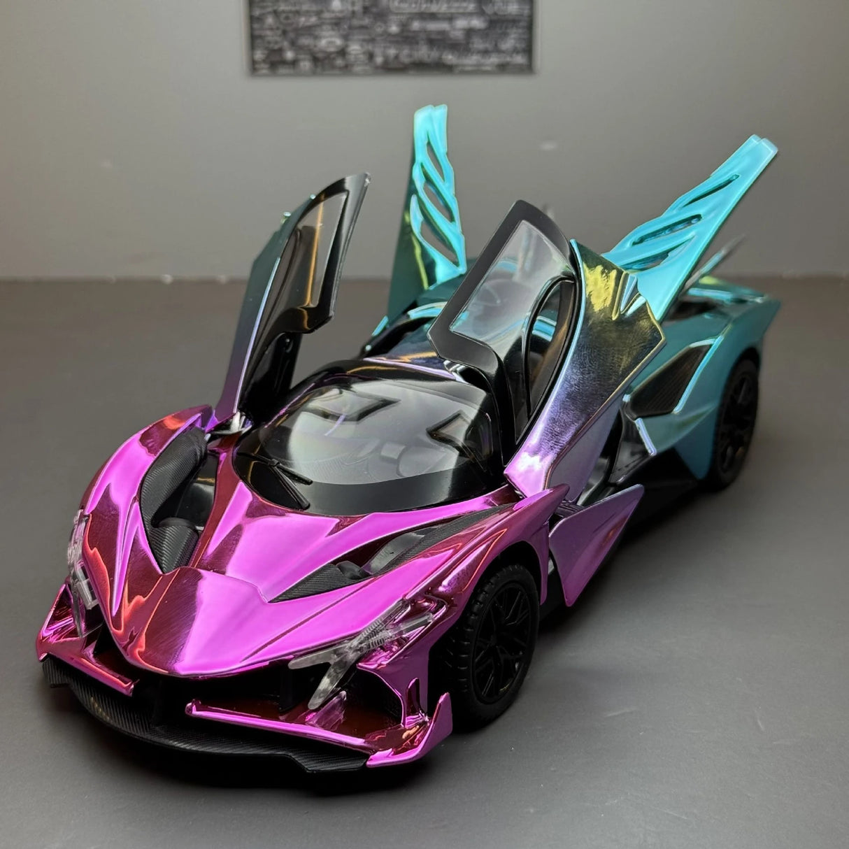Apollo 2022 Project Evo roze Gradient 1:24 – diecast displaymodel
