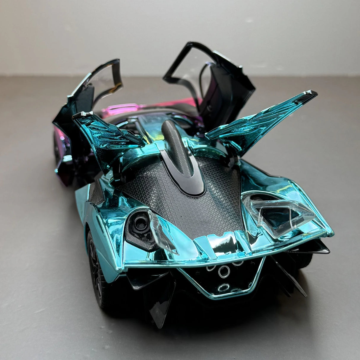 Apollo 2022 Project Evo roze Gradient 1:24 – diecast displaymodel