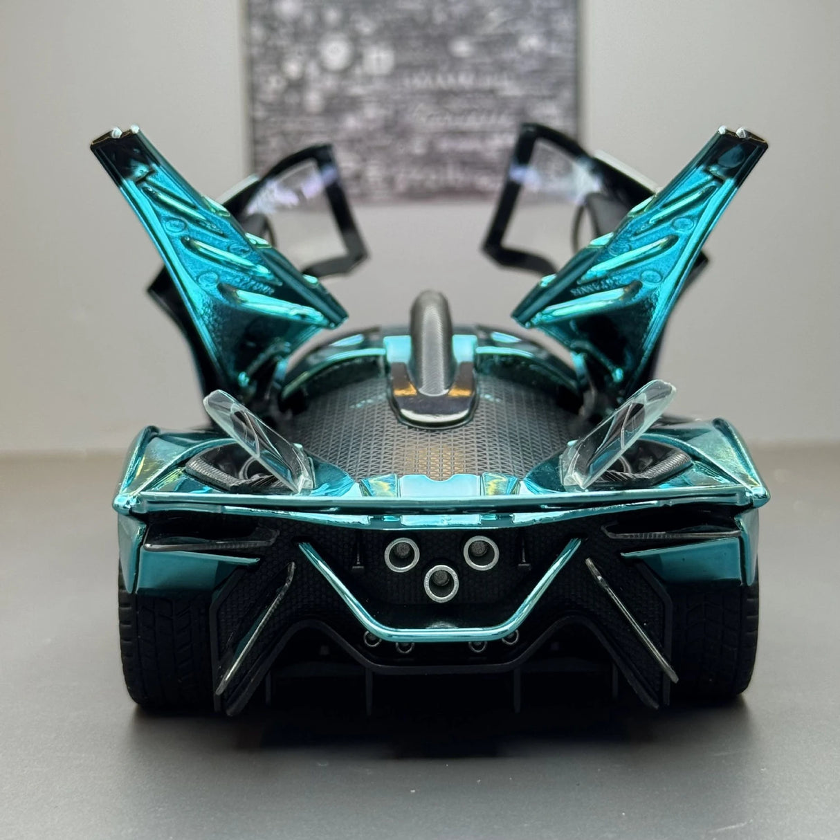 Apollo 2022 Project Evo roze Gradient 1:24 – diecast displaymodel