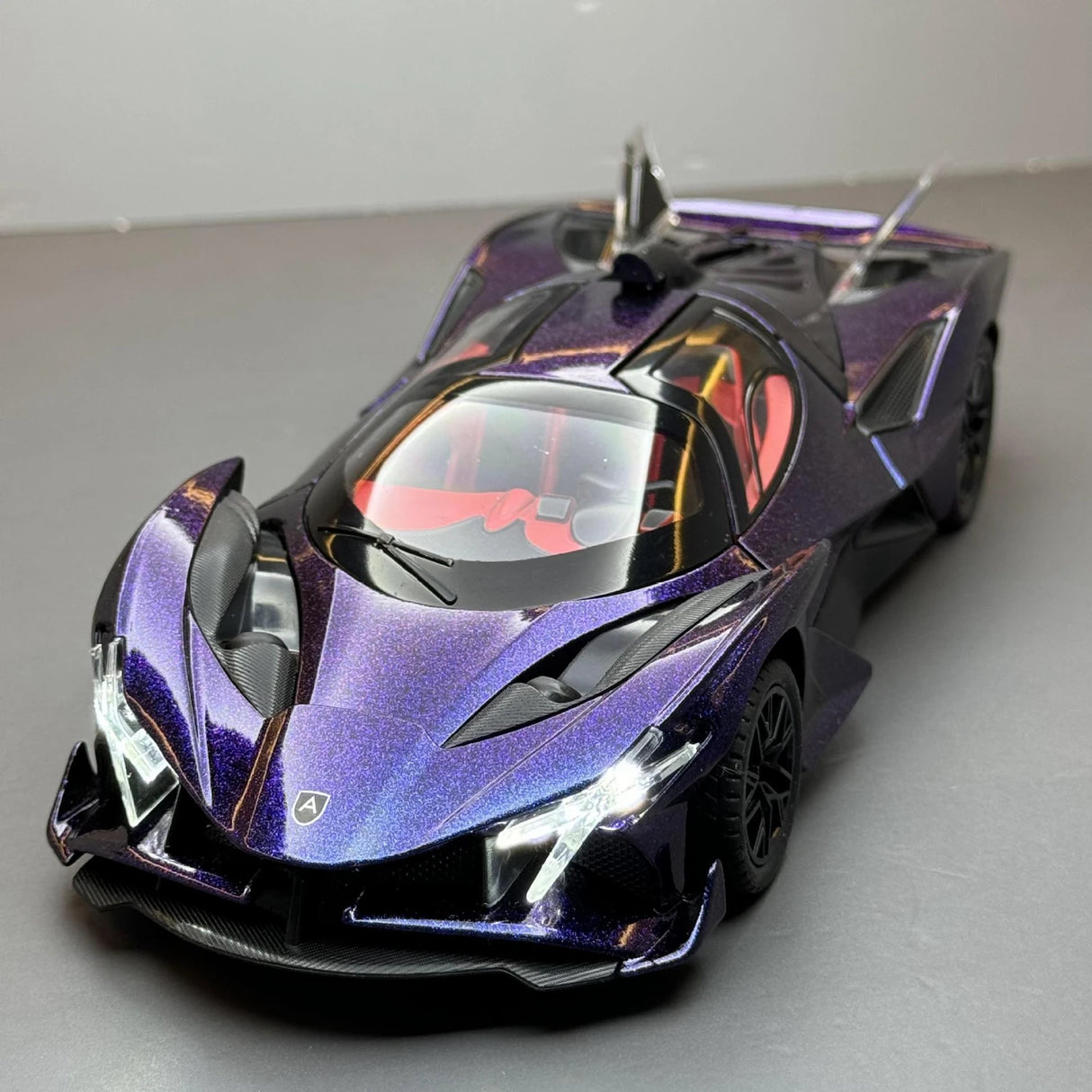 Apollo 2022 Project Evo paars 1:24 – diecast displaymodel