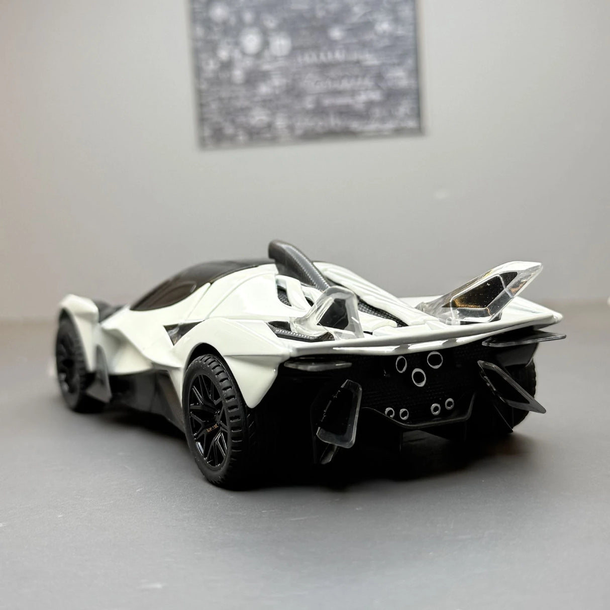 Apollo 2022 Project Evo White 1:32 – Druckguss-Display-Modell in Druckguss