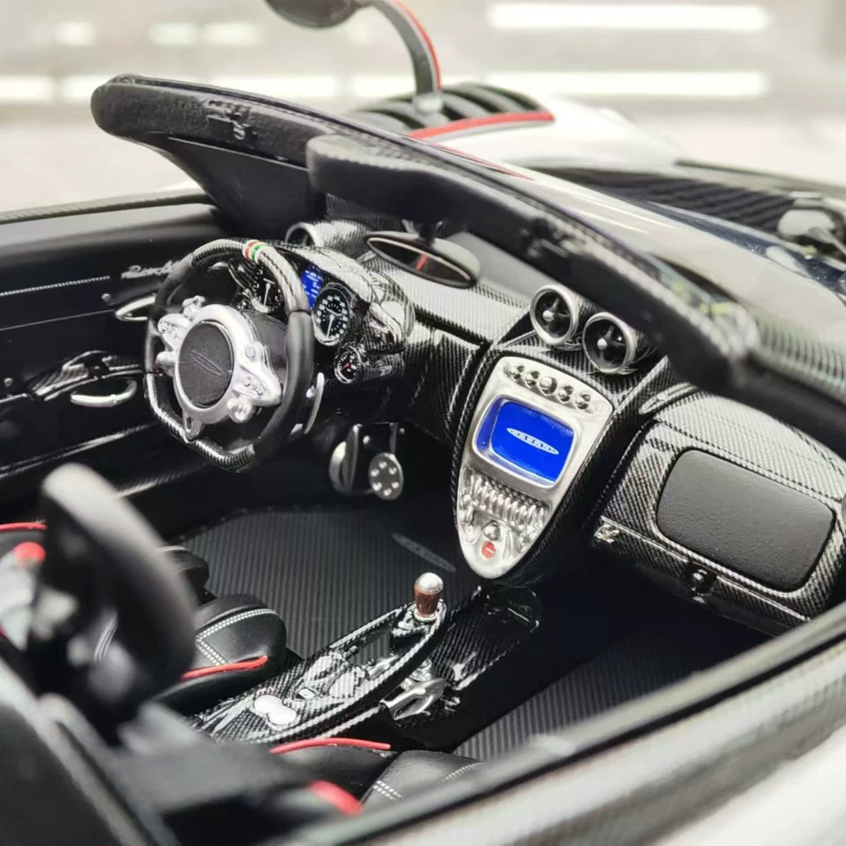 أوسترالوكس Pagani 2019 Huayra Roadster BC وايت 1:18 – نموذج راتنج قابل للجمع