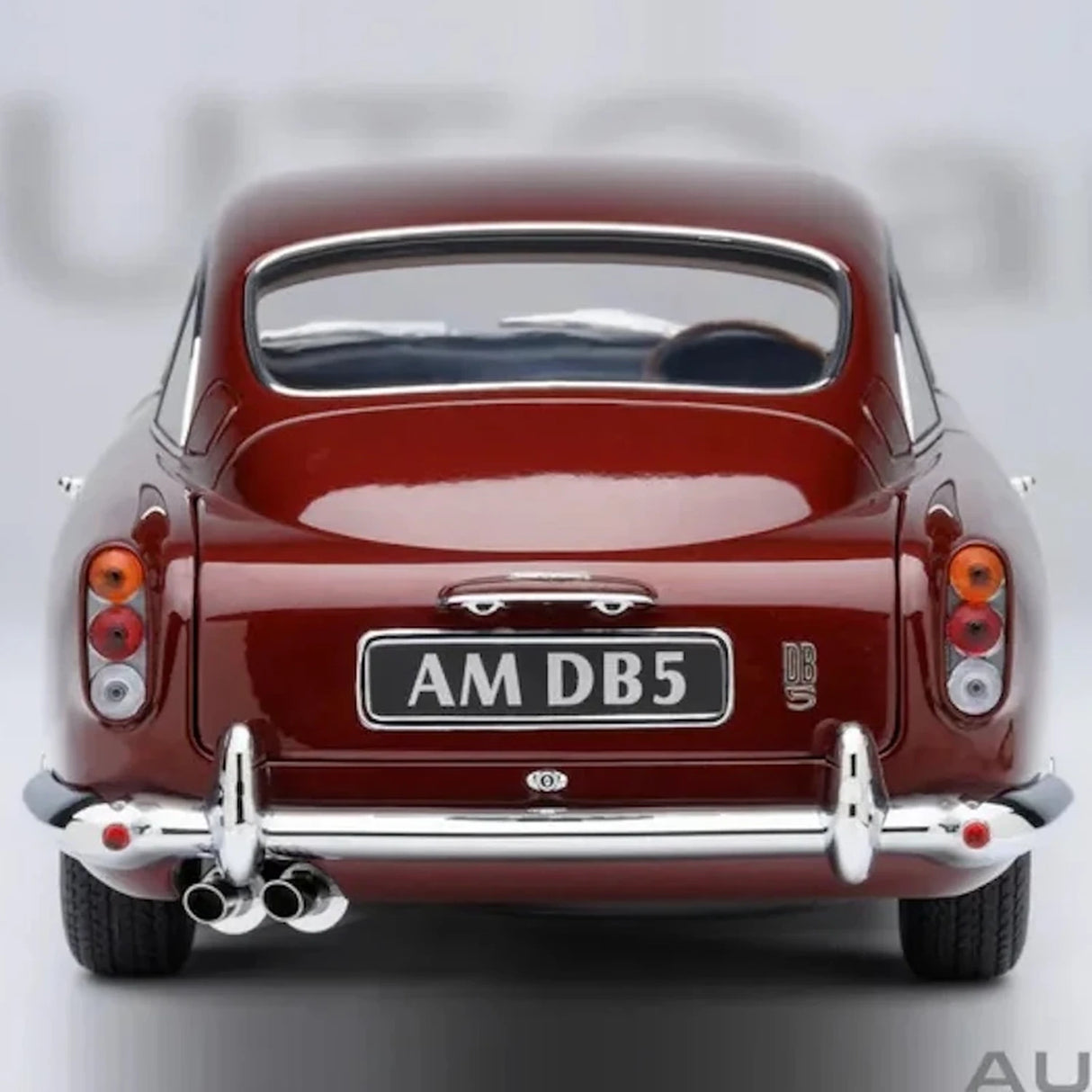 AutoArt Aston Martin 1963 DB5 Magenta 1:18 – Kolekcjonerski model odlewany z odlewu