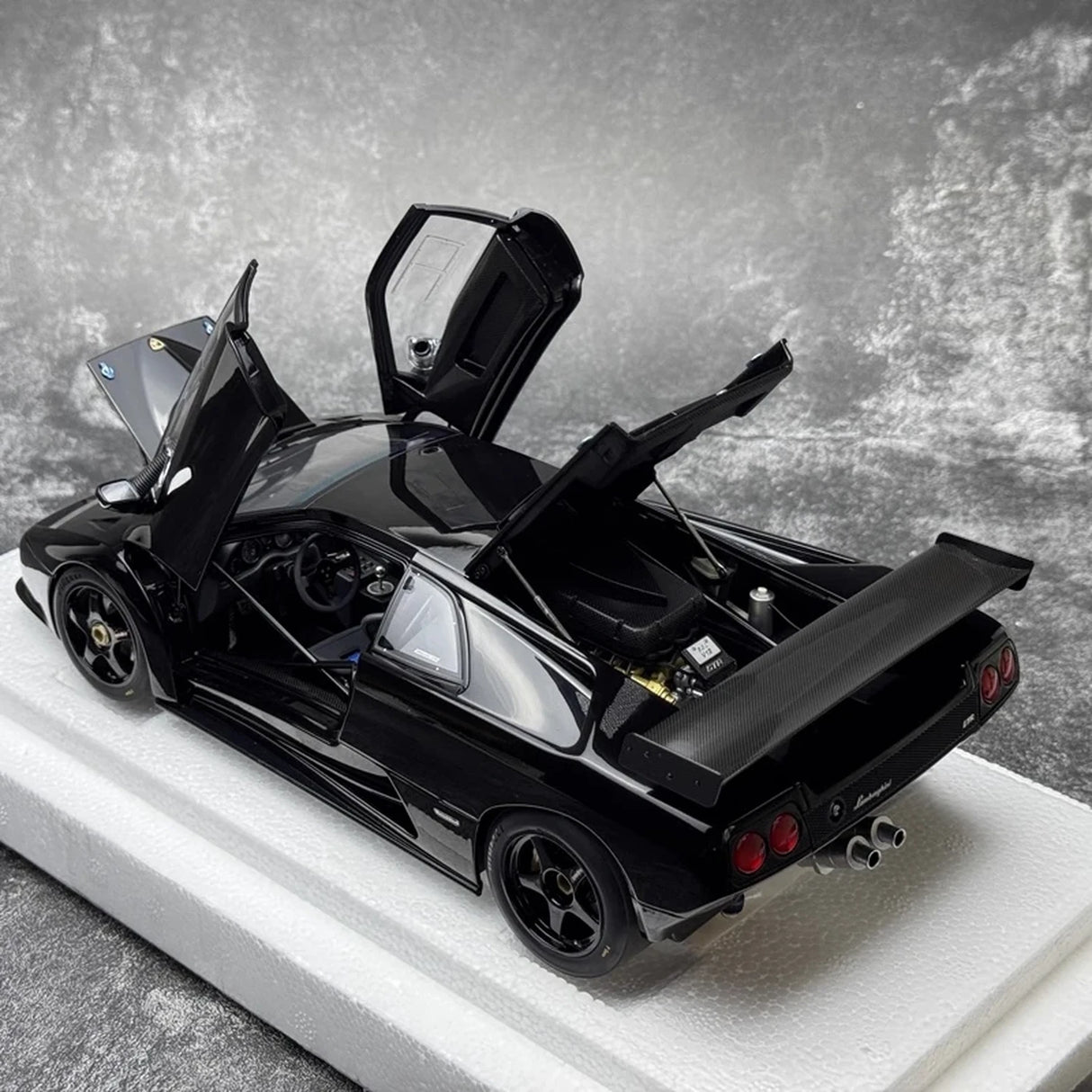 AutoArt Lamborghini 2000 Diablo GTR بلاك 1:18 – نموذج معدني قابل للجمع