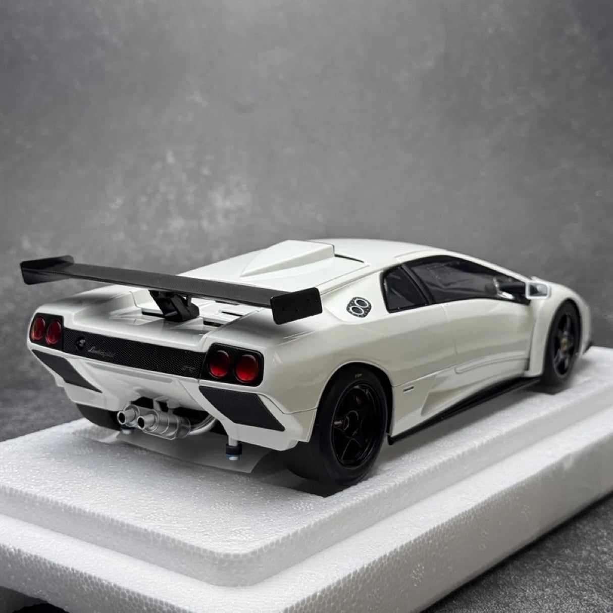AutoArt Lamborghini 2000 Diablo GTR White 1:18 – Kolekcjonarski model odlewany z odlewu
