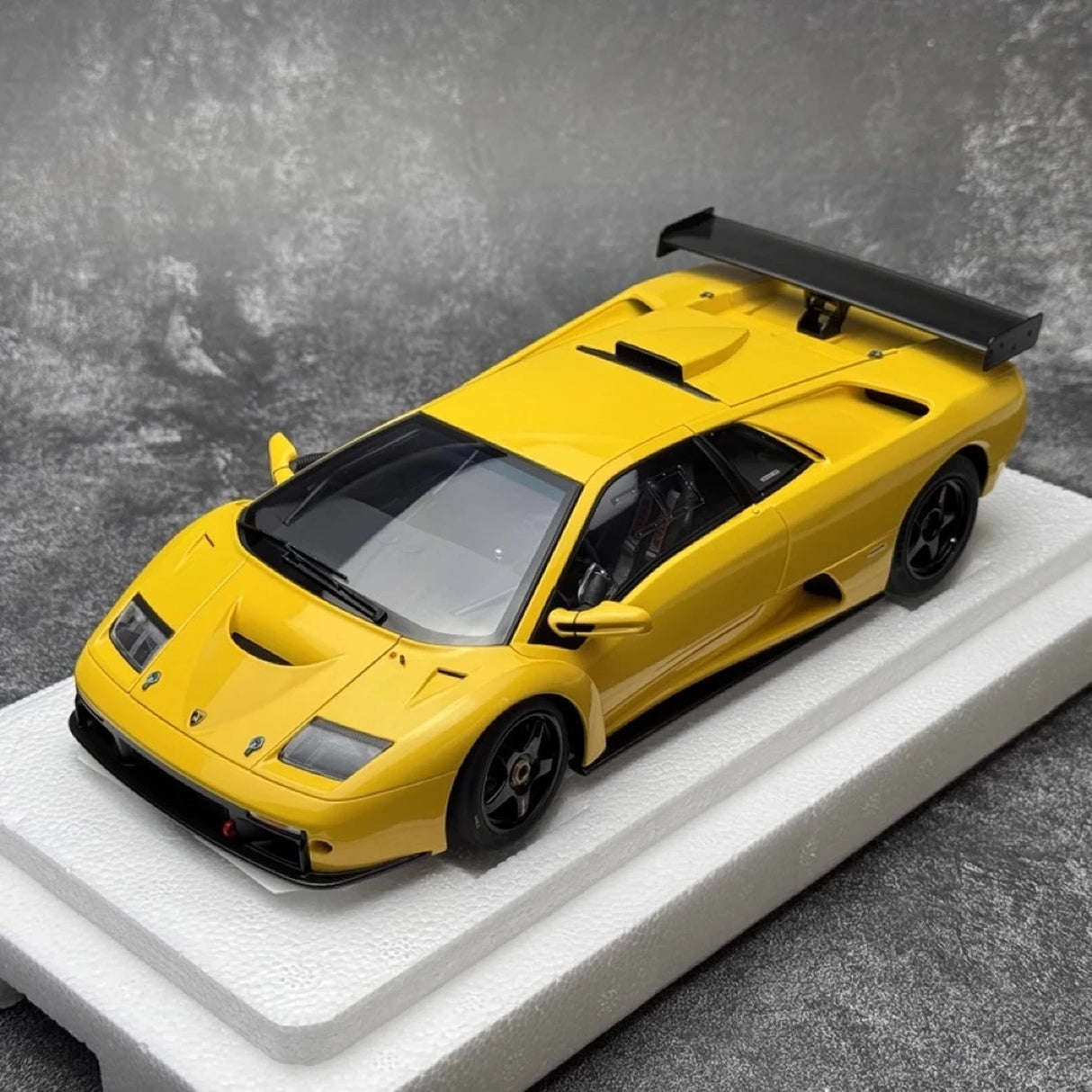 AutoArt Lamborghini 2000 Diablo GTR Keltainen 1:18 – Keräiltävä valuvalumalli