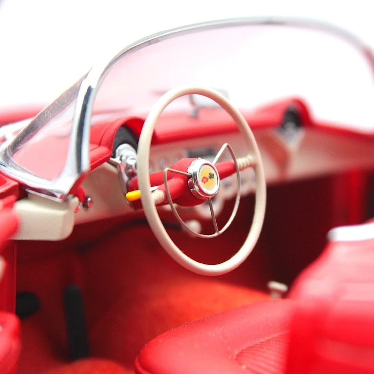 AutoArt Chevrolet 1954 Corvette C1 Convertible vermelho 1:18 – modelo de coleção em metal fundido