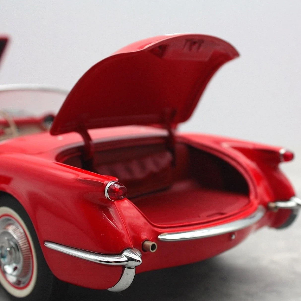 AutoArt Chevrolet 1954 Corvette C1 Convertible vermelho 1:18 – modelo de coleção em metal fundido