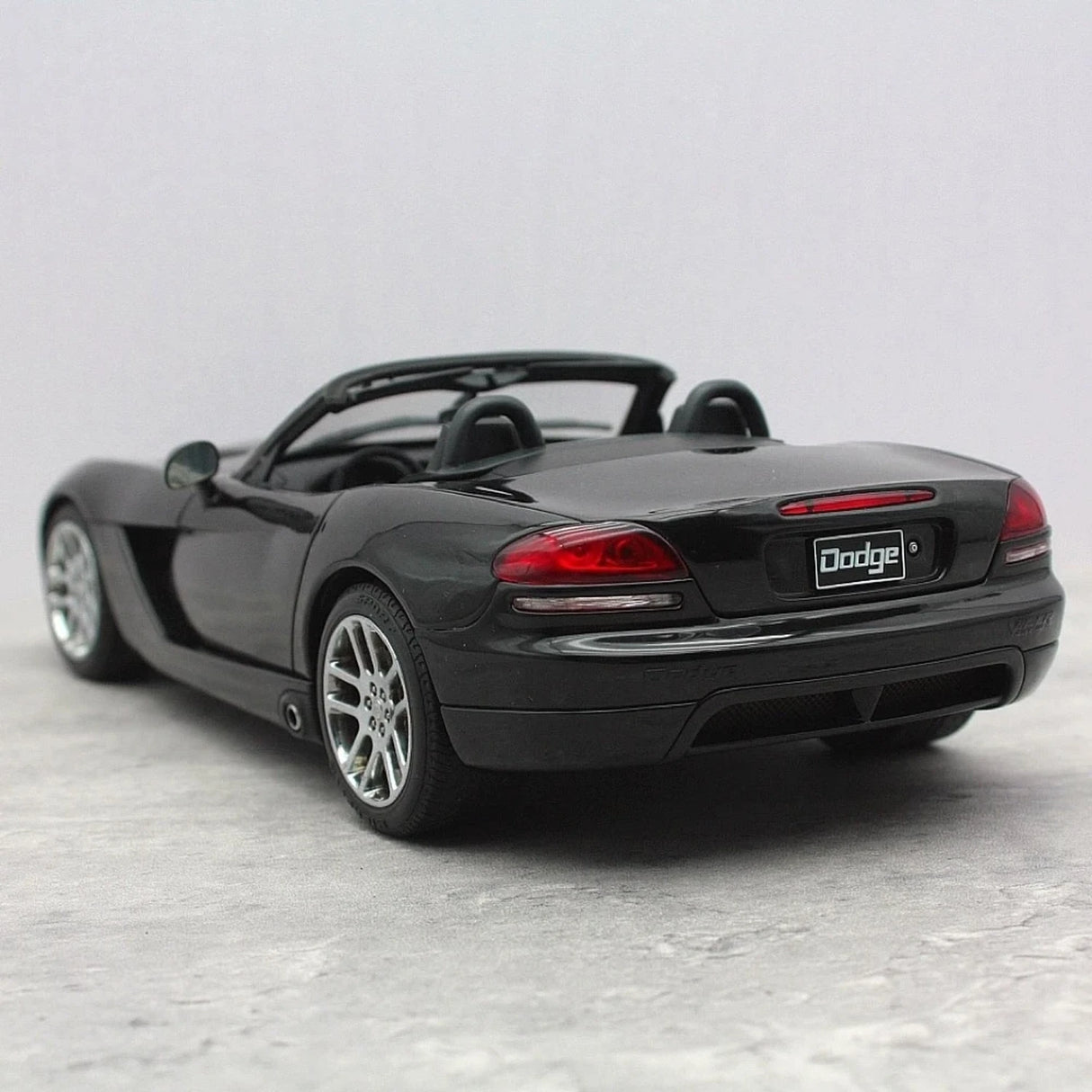AutoArt Dodge 2003 Viper SRT-10 Roadster zwart 1:18 – diecast verzamelmodel