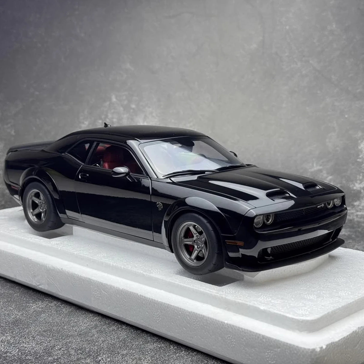 AutoArt Dodge 2022 Challenger SRT Jailbreak zwart 1:18 – diecast verzamelmodel