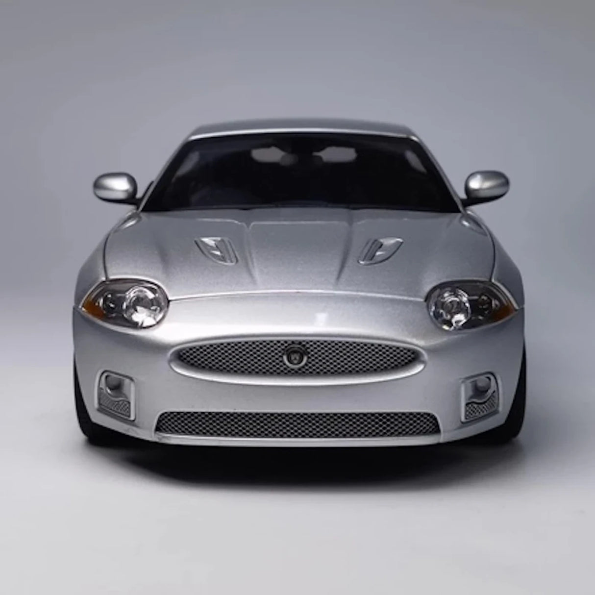 AutoArt Jaguar 2006 XK Silver 1:18 – Collectible Diecast Model Die-Cast