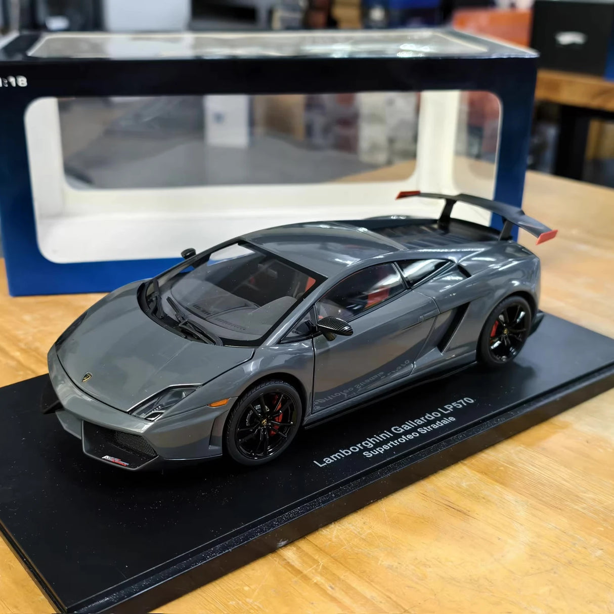 AutoArt Lamborghini 2010 Gallardo LP570-4 Superleggera Gray 1:18 – Kolekcjonerski model odlewany z odlewu