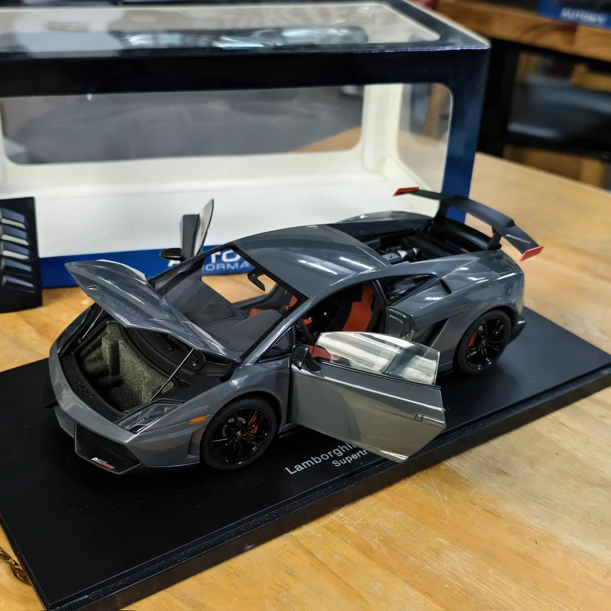AutoArt Lamborghini 2010 Gallardo LP570-4 Superleggera Gray 1:18 – Kolekcjonerski model odlewany z odlewu