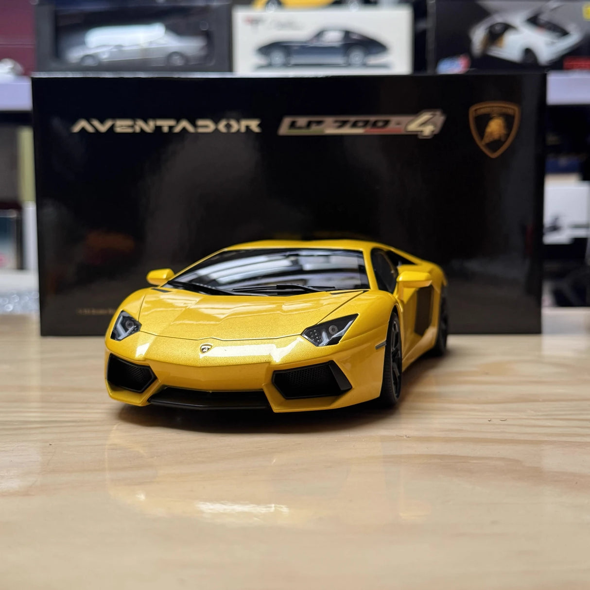 AutoArt Lamborghini 2011 Aventador LP700-4 Keltainen 1:18 – Keräiltävä valuvalumalli